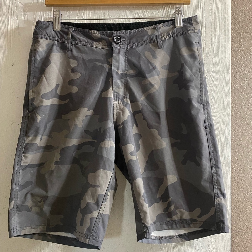 Hooey Camo Tan Green Board Shorts Men Size Small